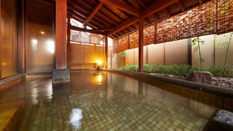 三朝薬師の湯万翆楼　露天風呂